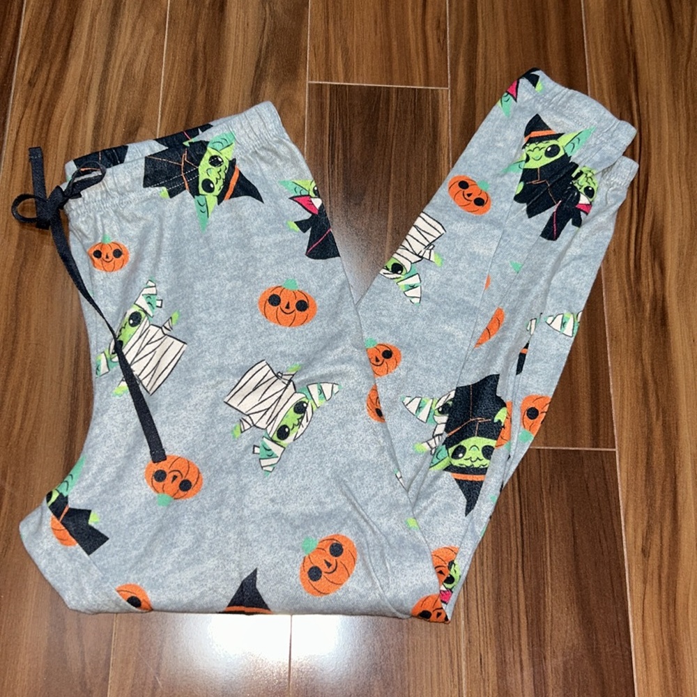 Medium Star Wars Halloween yoda pajama pants